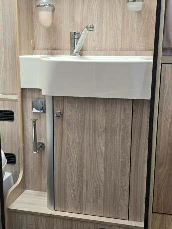 laika-ecovip-712-queensbed-senkeseng-alde-stort-kj248leskap-l-sittegruppe-diesel-2019-big-57
