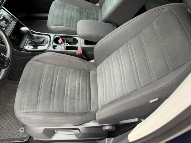 volkswagen-touran-bensin-2020-big-14