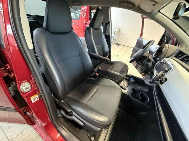 toyota-yaris-elektrisitetbensin-2013-big-25