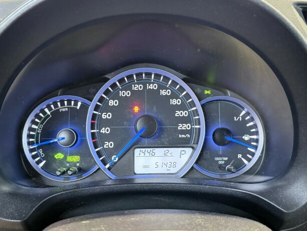 toyota-yaris-elektrisitetbensin-2013-big-15