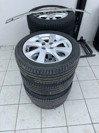 toyota-yaris-elektrisitetbensin-2013-big-31