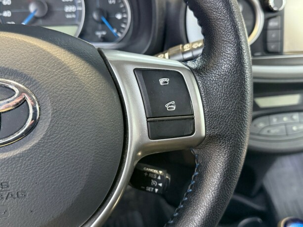 toyota-yaris-elektrisitetbensin-2013-big-14