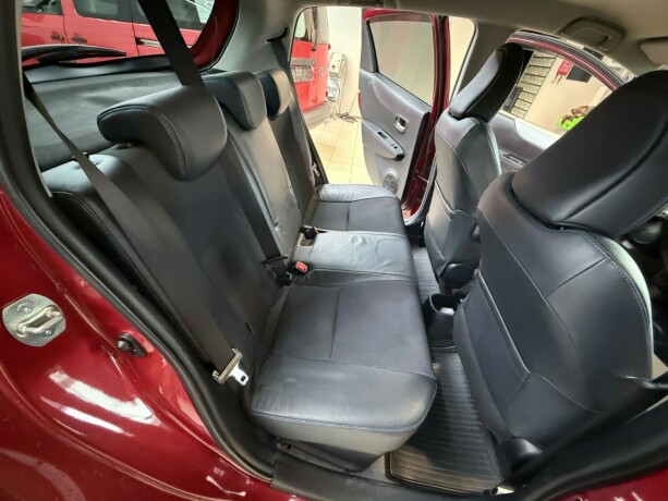 toyota-yaris-elektrisitetbensin-2013-big-28