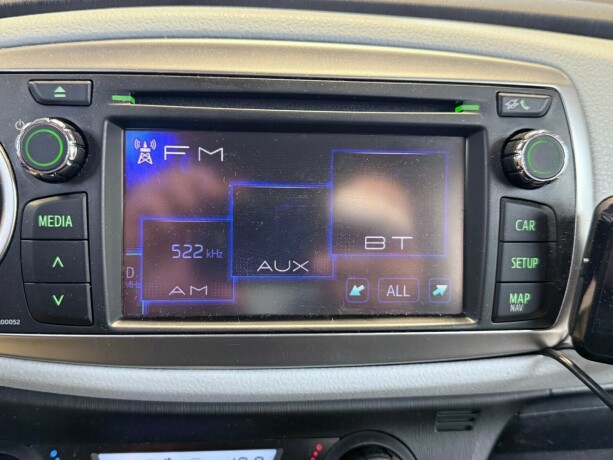 toyota-yaris-elektrisitetbensin-2013-big-20