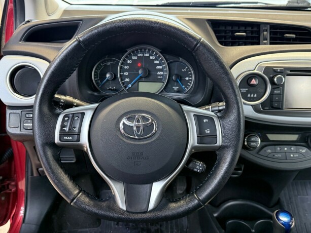 toyota-yaris-elektrisitetbensin-2013-big-12