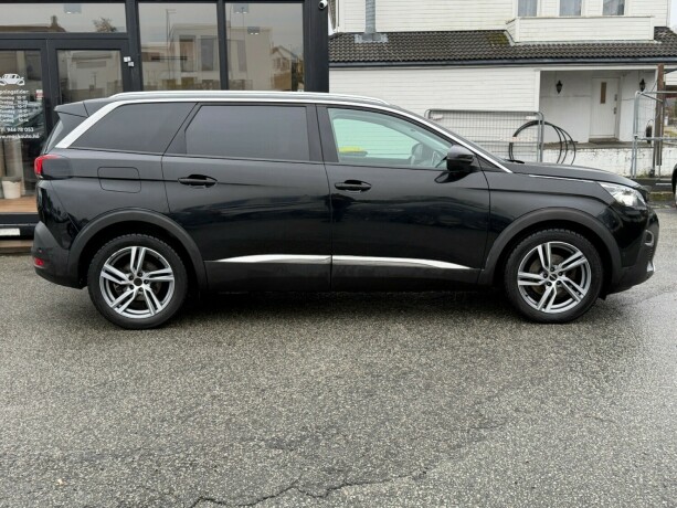 peugeot-5008-diesel-2018-big-3