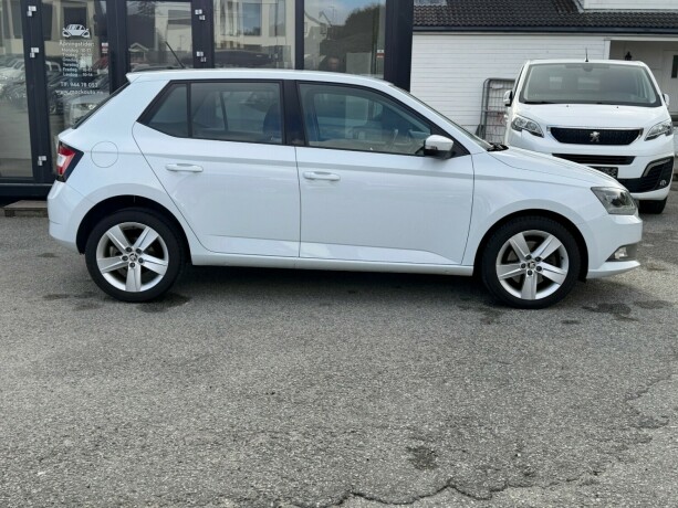 skoda-fabia-bensin-2017-big-5