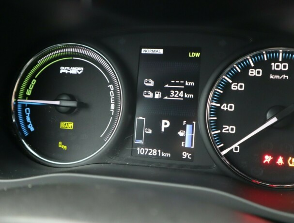 mitsubishi-outlander-elektrisitetbensin-2017-big-29