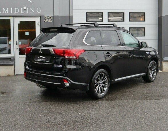 mitsubishi-outlander-elektrisitetbensin-2017-big-1