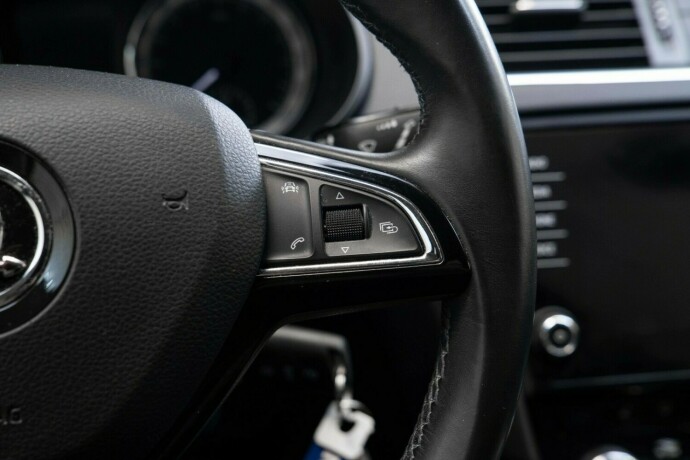 skoda-octavia-bensin-2018-big-14