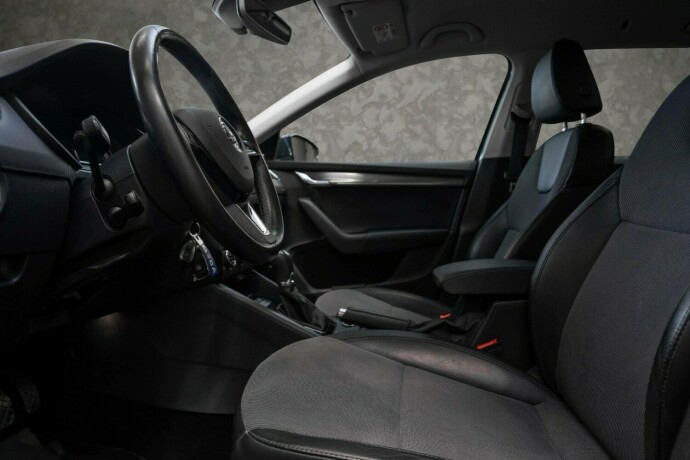 skoda-octavia-bensin-2018-big-23