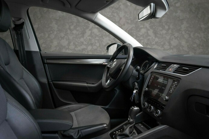 skoda-octavia-bensin-2018-big-29