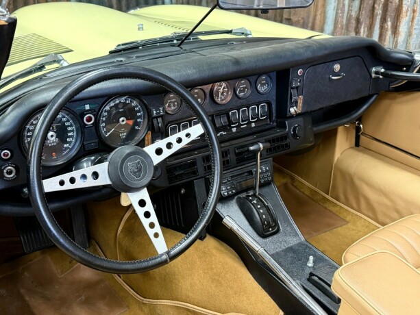 jaguar-e-type-bensin-1974-big-31
