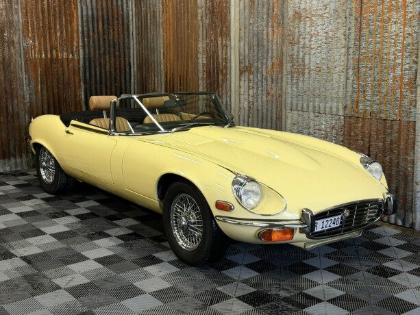 jaguar-e-type-bensin-1974-big-1