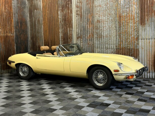 jaguar-e-type-bensin-1974-big-2