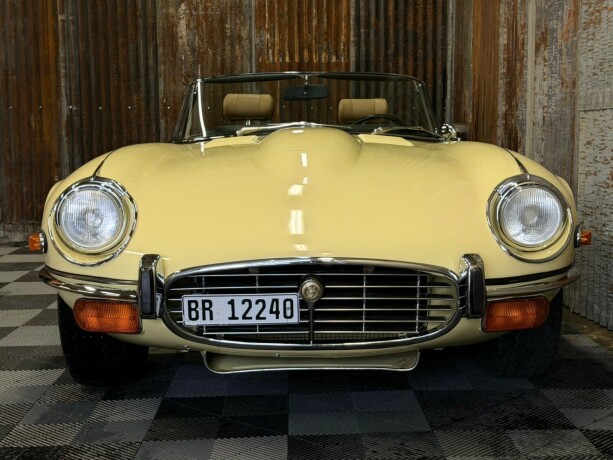 jaguar-e-type-bensin-1974-big-16