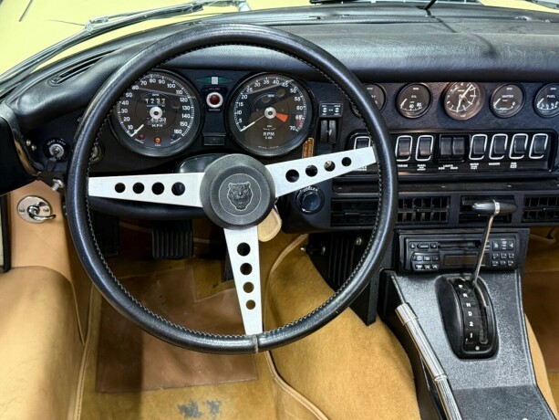 jaguar-e-type-bensin-1974-big-33