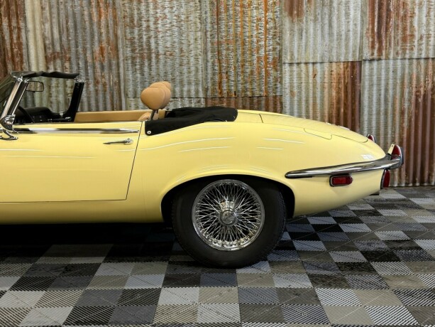 jaguar-e-type-bensin-1974-big-23