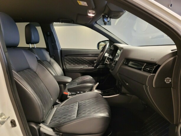 mitsubishi-outlander-plug-in-petrol-2019-big-10