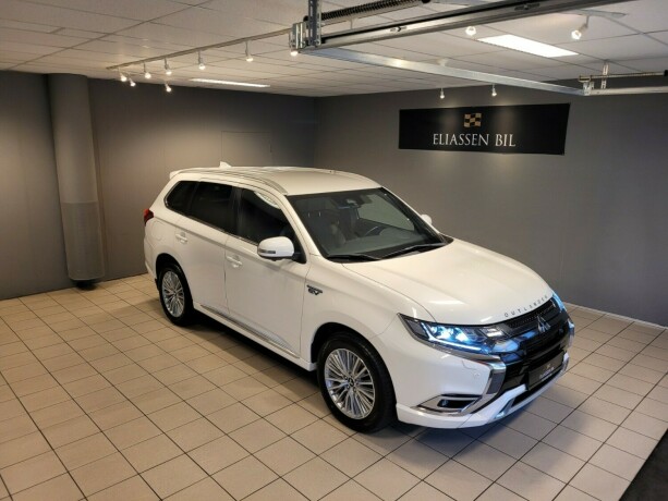 mitsubishi-outlander-plug-in-petrol-2019-big-1