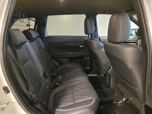 mitsubishi-outlander-plug-in-petrol-2019-big-17