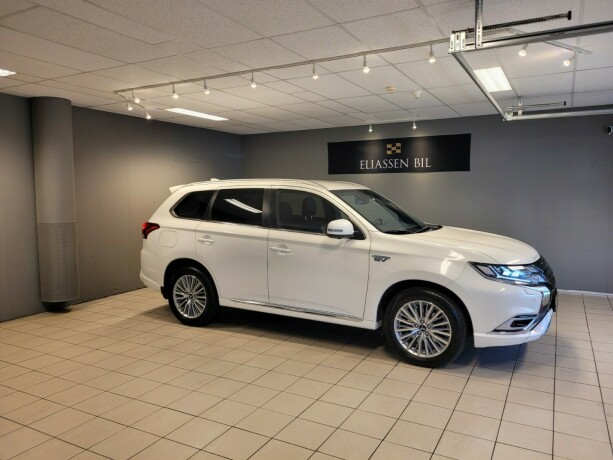 mitsubishi-outlander-plug-in-petrol-2019-big-2