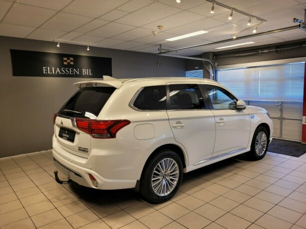mitsubishi-outlander-plug-in-petrol-2019-big-4