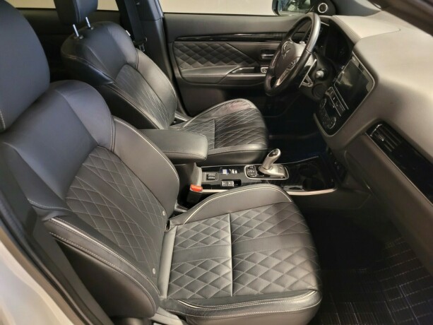 mitsubishi-outlander-plug-in-petrol-2019-big-14