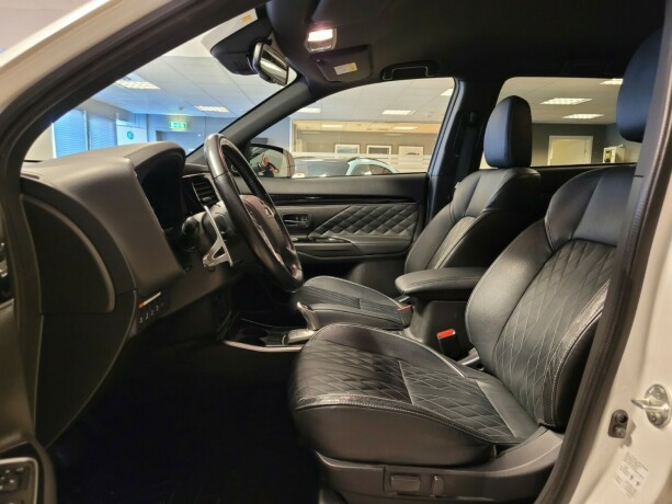 mitsubishi-outlander-plug-in-petrol-2019-big-21