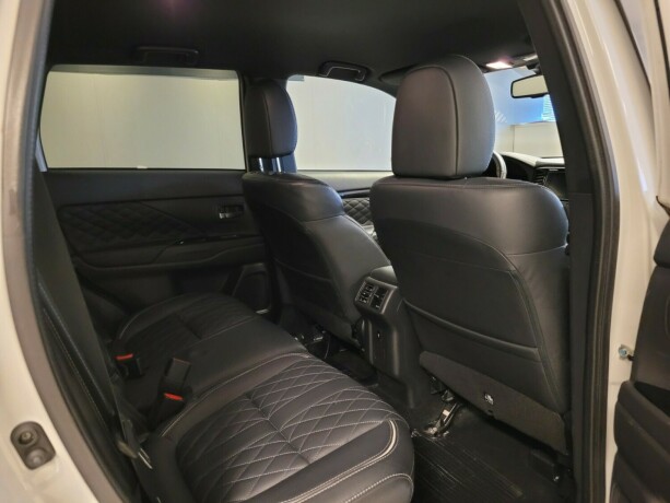 mitsubishi-outlander-plug-in-petrol-2019-big-16