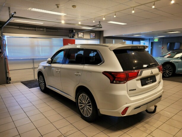 mitsubishi-outlander-plug-in-petrol-2019-big-6
