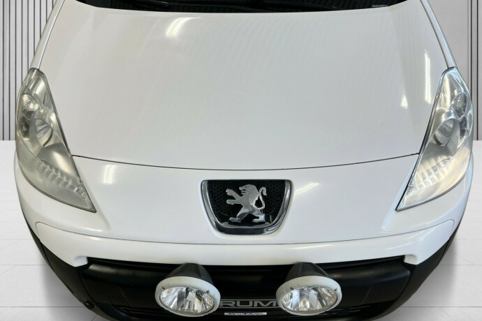 peugeot-partner-diesel-2012-big-3