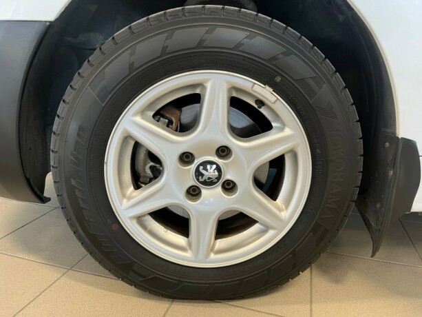 peugeot-partner-diesel-2012-big-12