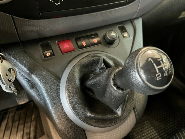 peugeot-partner-diesel-2012-big-17