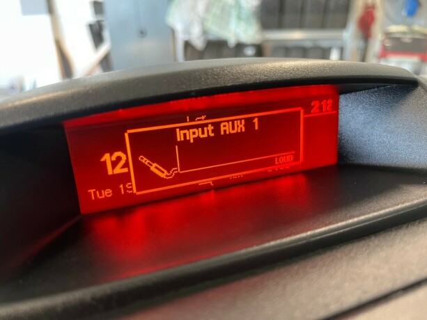 peugeot-partner-diesel-2012-big-21