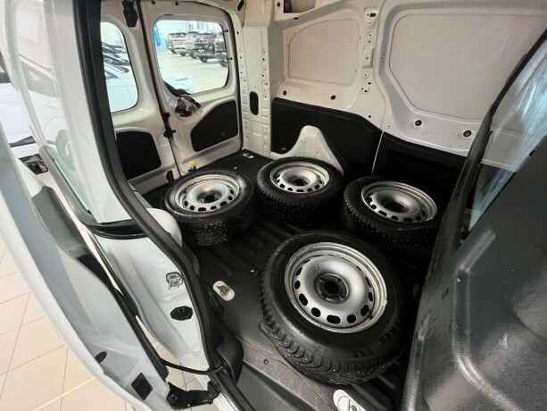 peugeot-partner-diesel-2012-big-25
