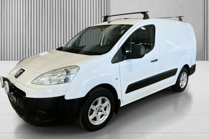 peugeot-partner-diesel-2012-big-5