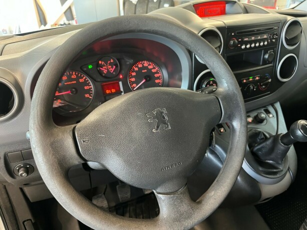 peugeot-partner-diesel-2012-big-15