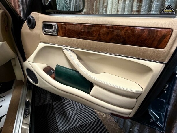 jaguar-xj-bensin-1996-big-30