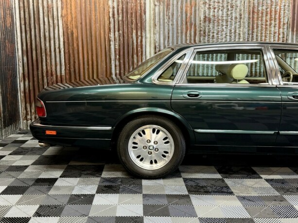 jaguar-xj-bensin-1996-big-4