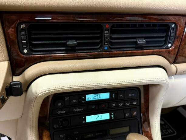 jaguar-xj-bensin-1996-big-25