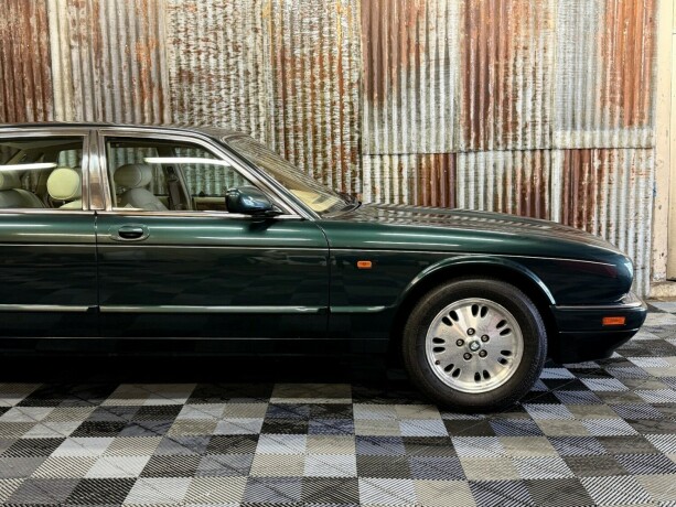 jaguar-xj-bensin-1996-big-3