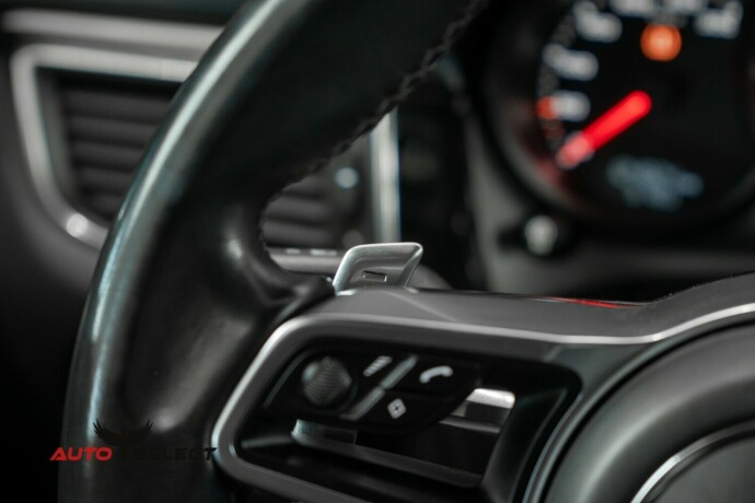 porsche-macan-bensin-2014-big-42