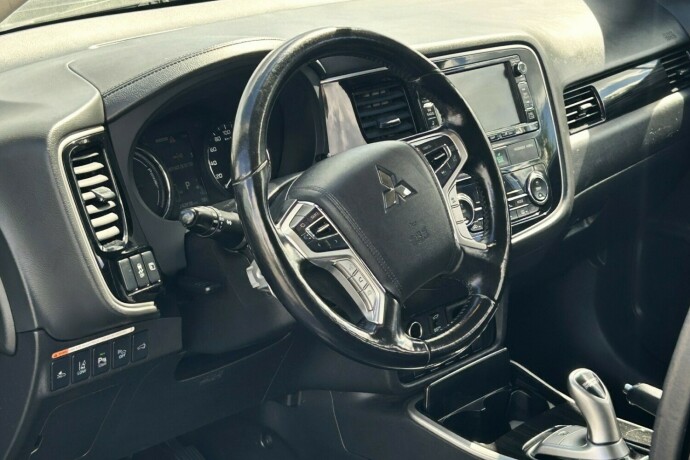 mitsubishi-outlander-elektrisitetbensin-2016-big-8