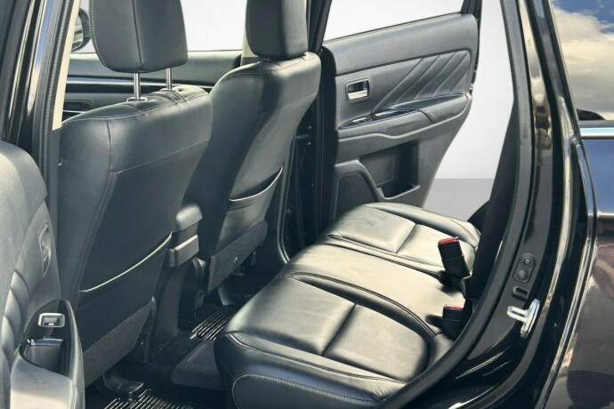 mitsubishi-outlander-elektrisitetbensin-2016-big-13
