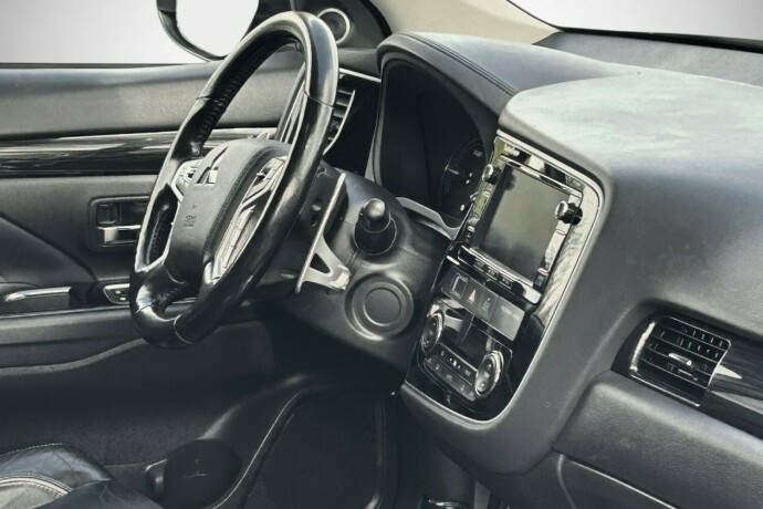 mitsubishi-outlander-elektrisitetbensin-2016-big-10