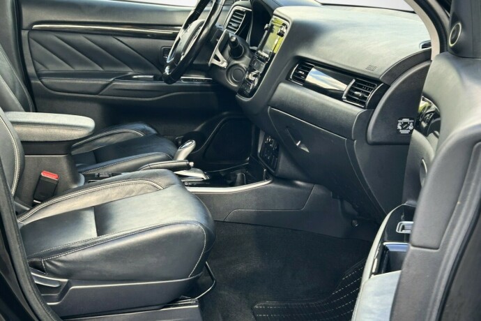 mitsubishi-outlander-elektrisitetbensin-2016-big-11