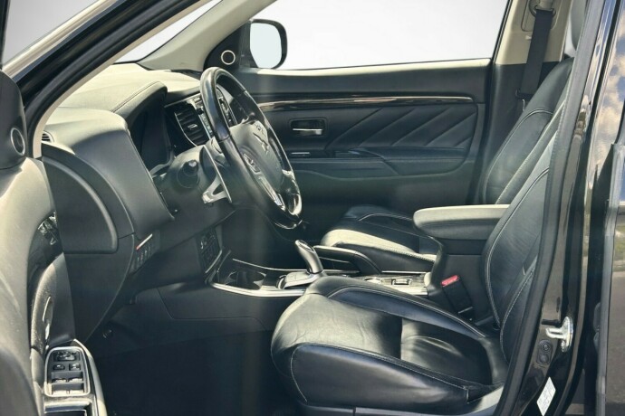 mitsubishi-outlander-elektrisitetbensin-2016-big-9
