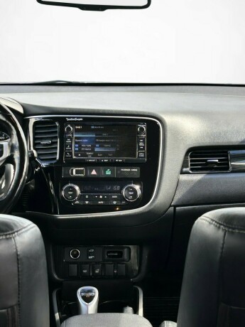 mitsubishi-outlander-elektrisitetbensin-2016-big-12