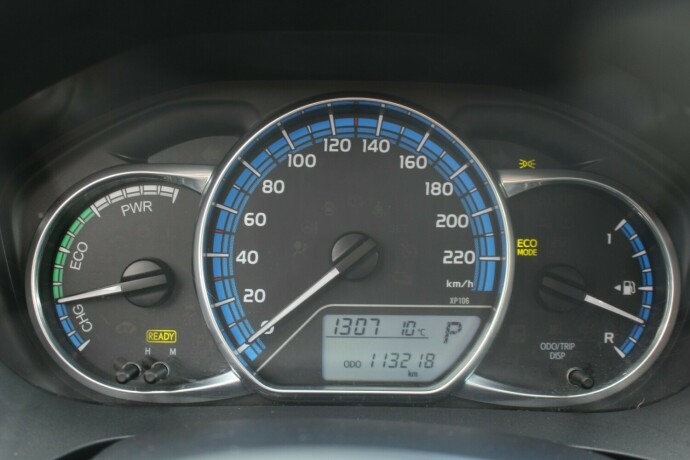 toyota-yaris-elektrisitetbensin-2015-big-8